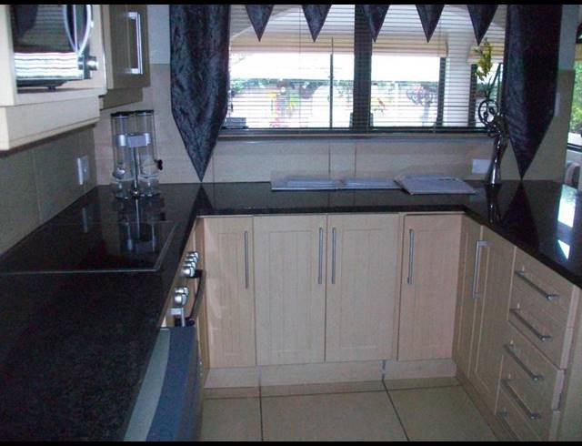 3 BEDROOM HOUSE FOR SALE IN HARTENBOS LANDGOED